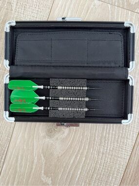Green Rubber-Tip Darts Set with Carrying Case - Brand: Viper
